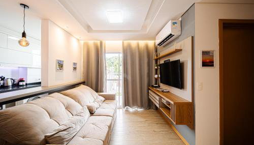 Aconchego e privacidade para sua família com 2 quartos, sala e cozinha integrados e sacada com churrasqueira - Foto 2