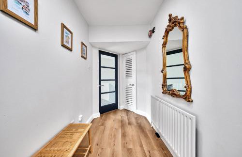 Exclusive Offers l Last-Minute Stay l Sleeps Up to 6 l Conveniently located near town Centre l restaurants l and local attractions l It offers easy access to the stunning Causeway Coast l Coleraine Hideout l WeStayBelfast - Foto 13