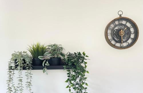 Les chats pitres Maison au calme rénovée avec jardin, terrasse aménagée, transats, abri à vélo, parking gratuit, 5 mn à pied du centre Bayeux proche des plages du débarquement - Photo 12