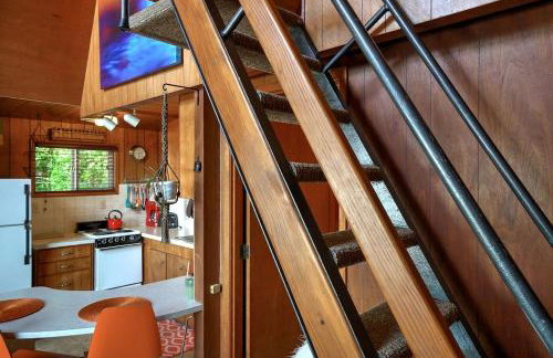 Charming A Frame Nestled Amidst Trees in Otter Rock, Oregon - Foto 15