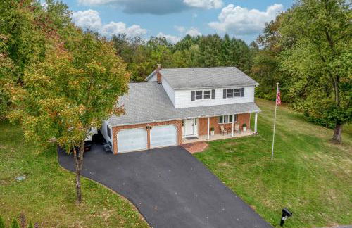 Family Escape with Yard, Fire Pit and EV Charger - Foto 5