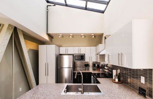 Downtown Luxury 2BR Penthouse Loft - Sleeps 6-8 - Foto 4