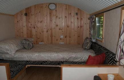 Cosy Off Grid Shepherds Hut with Wood Fired Hot Tub - Foto 2
