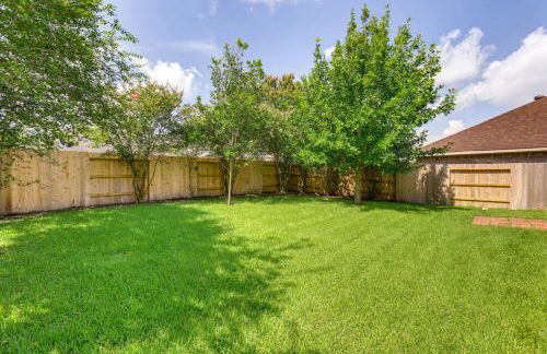 Fish and Hike Pet-Friendly Humble Home with Yard - Foto 27