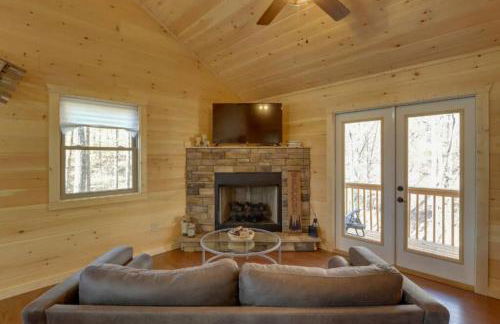 New Serene, Fun & Comfy Cabin- Covered Deck, Grill, Arcade - Foto 6