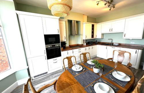 Smugglers - Sea Front - Parking - Sea Views - Balcony - 2 luxury kingsize beds - Foto 6