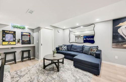 Modern 5BR, Kid-Friendly Home In Poconos with Pool Table - Foto 63