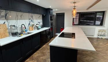 Shri's Palace beautiful getaway - Foto 5, stove, minibar