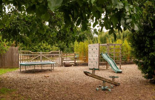 Family Cotswolds Cottage Farm Stay - The Smythy - Foto 78