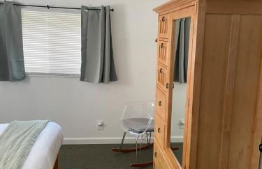 Sister Lakes Lakeside House - Sleeps 16 - Foto 17