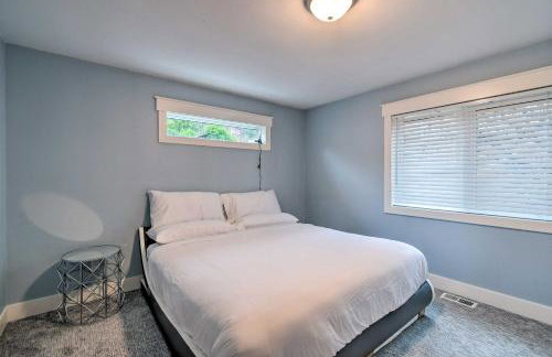 Scenic & Spacious Getaway on North Bay w/ Deck! - Foto 12