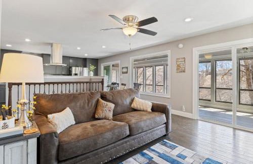 Spacious Home & Lake Access, Lake Views Throughout - Foto 4