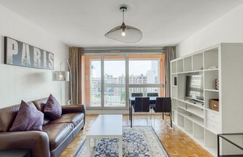 4 min walk to Metro, 60m², renovated, La Défense - Photo 23