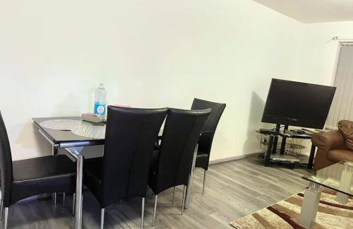 Lovely 3 Bed Ground Floor Apartment Near QE Hospital Harborne Birmingham New - Photo 28