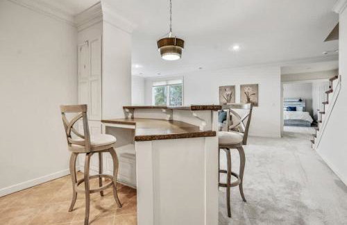 Immerse in Luxury Grand 5BR Lakefront Haven Views - Foto 28