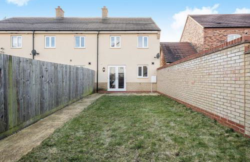 Our latest stunning property by Our Home Short Stays free parking super fast WiFi large back garden and crisp hotel white linen - Foto 11