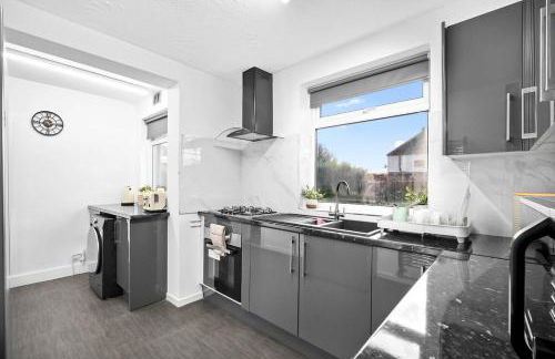 Marcot House Modern 5 bedroom house Solihull 10 mins drive from bhx & nec private off road parking - Foto 65