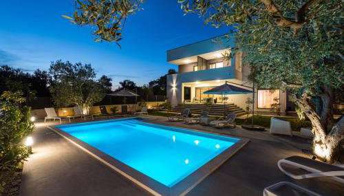 CROWONDER Sun Dance Apartments with Heated Swimming Pool Seaview and Garden - Photo 4