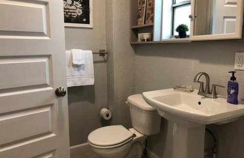 Downtown Dunedin! 2 bedroom 2 bath NO KIDS, NO PETS - Photo 15