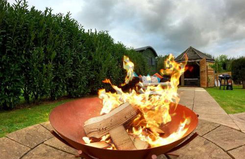 Romantic Retreat - Luxury Shepherds Hut + Hot Tub! - Foto 15