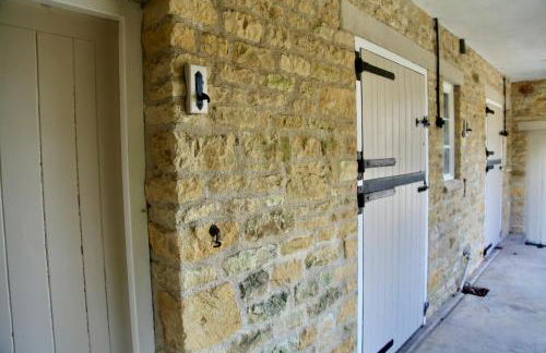 Spacious Cotswold Home for Groups, Country Escape - Photo 26