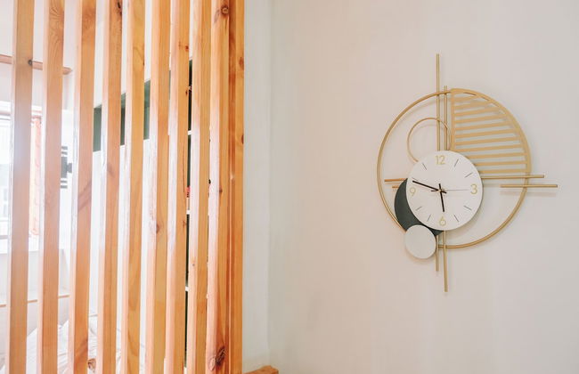 Sleek & Stylish Urban Loft - Photo 16