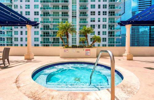 Luxurious 3BR Condo with Pool in Brickell - Foto 68