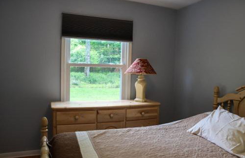 Large home with hot tub in serene wooded setting - Foto 72