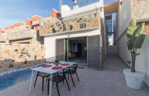 LUXURY 3 BED, 2 BATH DETACHED VILLA, PRIME LOCATION, ONLY 400 MTRS TO THE BEACH - Foto 1