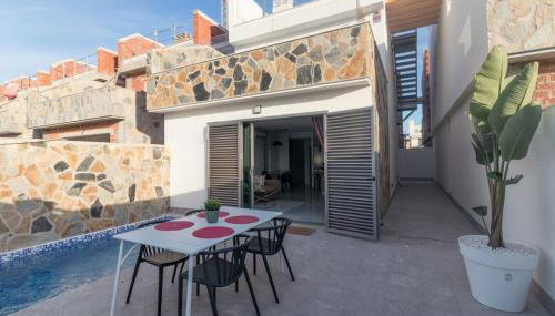 LUXURY 3 BED, 2 BATH DETACHED VILLA, PRIME LOCATION, ONLY 400 MTRS TO THE BEACH - Foto 1