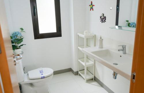 Casa Topacio, 3 bedrooms and 3 bathrooms in quiet street - Photo 12