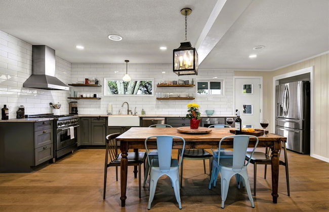 Stunning Home-right Across From Albert Dance Hall! - Foto 9