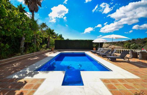 Exquisite and Modern villa near beach with Heated pool! - Foto 53
