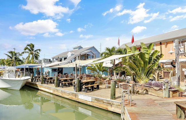 Coral Villa by Avantstay Close 2 DT Key West Shared Pool & Patio! - Photo 33