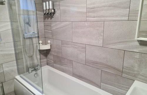 SAV 5 Bed Luxury House Leicestershire - Photo 40