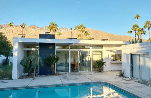 Retro Rendezvous Pool and Spa MidCentury Modern Home - Foto 69