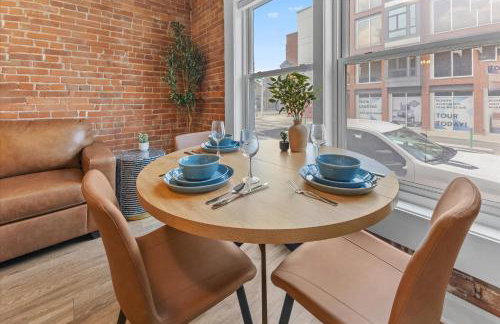 Steps away from Mass Ave Restaurants and Big Patio - Foto 6