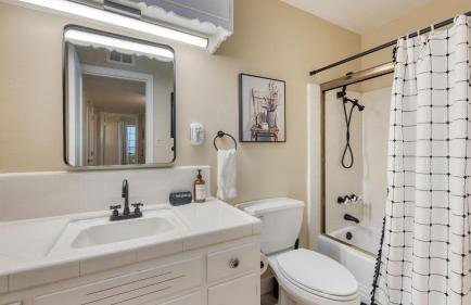 Coastal Retreat with Hot Tub Ocean Views Backyard Fun Newport Oasis by AvantStay - Foto 25