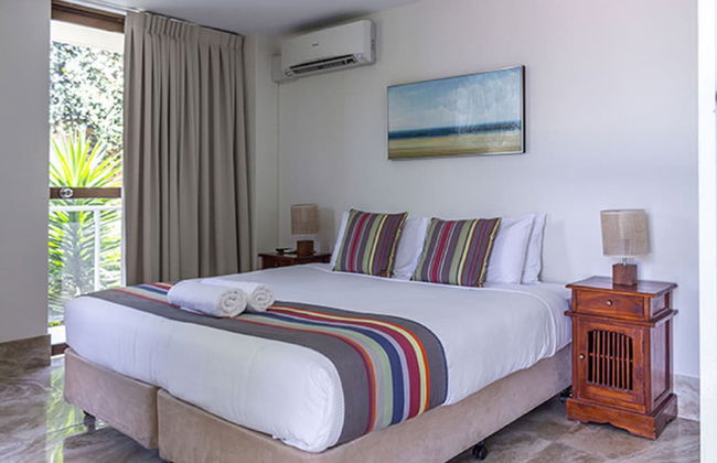 Bayview Beachfront Apartments, in town right on the beach - Foto 14