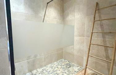 Modern Provençal Villa At The Forest's Edge - Foto 27