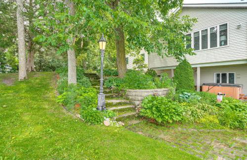 Hot Tub and Fireplace Cozy Home on Howard Lake! - Foto 30