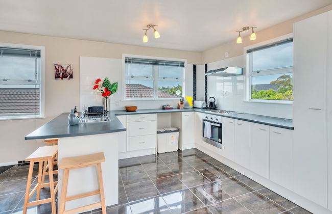 Sunny Three Bedroom Delight Upper Level - Foto 11