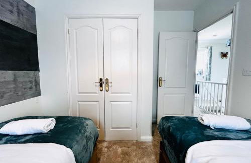 Spacious 4BR House Canterbury with en-suite and Free Parking - Long Stays - Foto 18