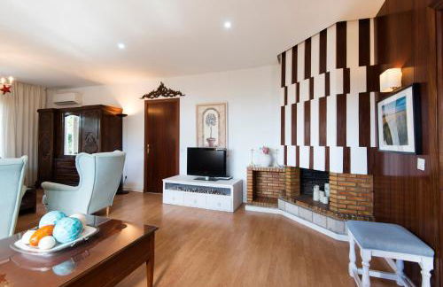 Queen Fabiola Villa, spacius home with private Pool in east Malaga - Photo 18