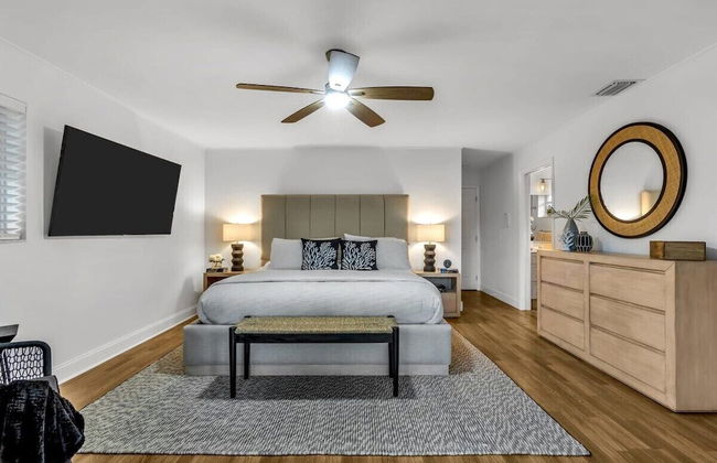 New Waterfront Oasis, Minutes to Beach, Eats, Shops - Foto 4