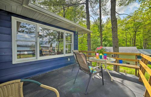 Northern Nights Beachfront Cottage in Kalkaska - Foto 34