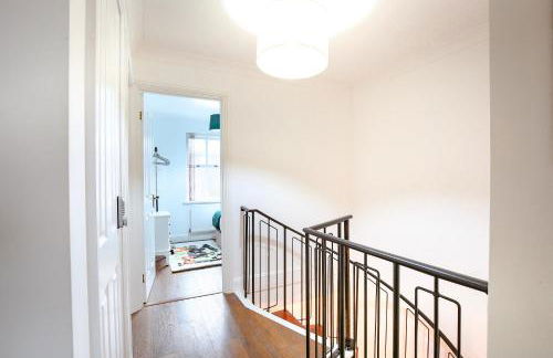 Cosy Wimbledon 4 Bed Home With Garden & Driveway Parking - Foto 29