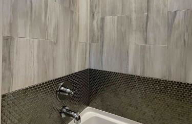 Great Family Home near Downtown - Foto 24