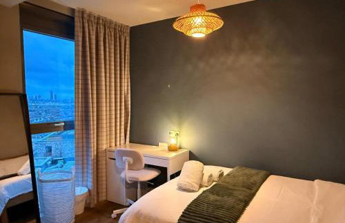 Luxury Private Room with Living Area Wembley Stadium View - Photo 9