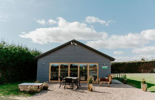 King Richard's Luxury Lodge - Sleeps up to 8, Dog Friendly, Near Sherwood Forest at Fairview Farm in Nottingham set in 88 acres and great for Groups, Family Gatherings & Corporate events - Foto 27